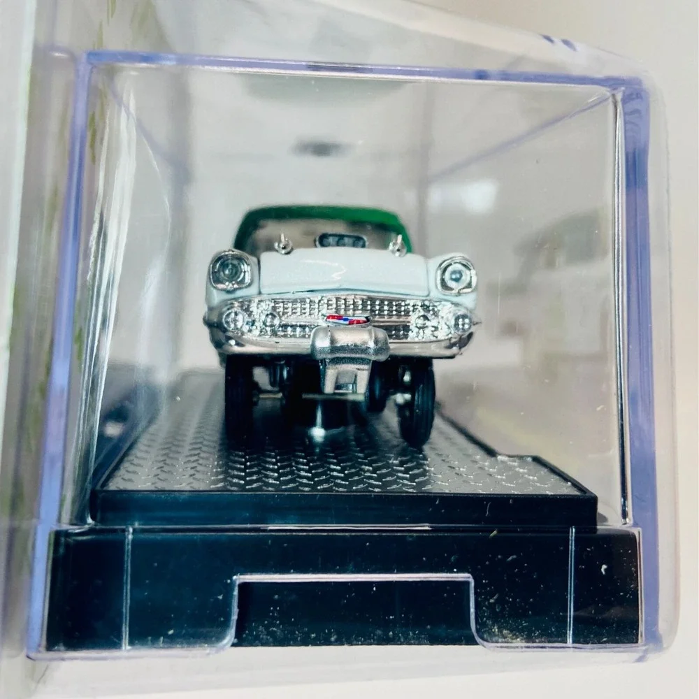 M2 Machines 1957 Chevrolet 150 Handyman Station Wagon Gasser A-18 Sprite Edition